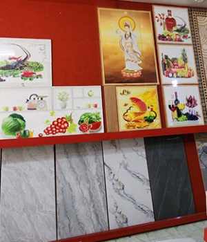 Gạch men hoa văn bản lớn trang trí phòng khách